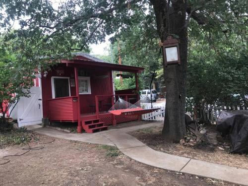 Cozy Cheerful & Charming Cabin Historic Julian — 4-Star Luxury Hotel in Julian, United States