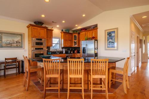 Coastal Living by Oak Island Accommodations - photo 16
