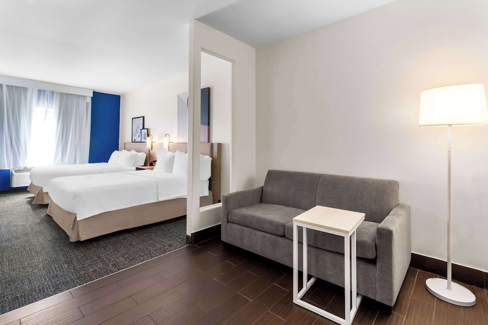 Spark by Hilton Pearland - photo 17