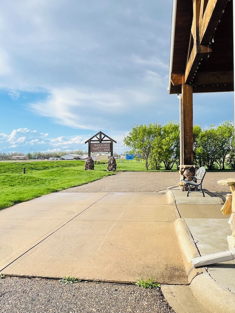 Hawarden Harvest Inn — hotel in Hawarden
