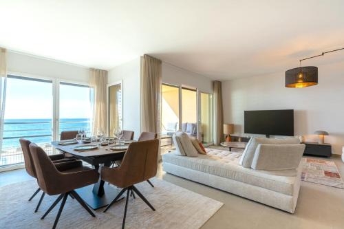 Agosta: Terrace with Sea View Luxury Flat by Airnest