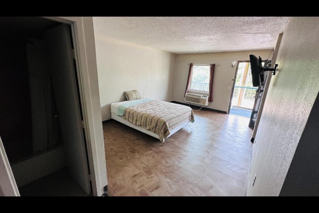 Hallmark Inn By OYO Fort Wayne - photo 8
