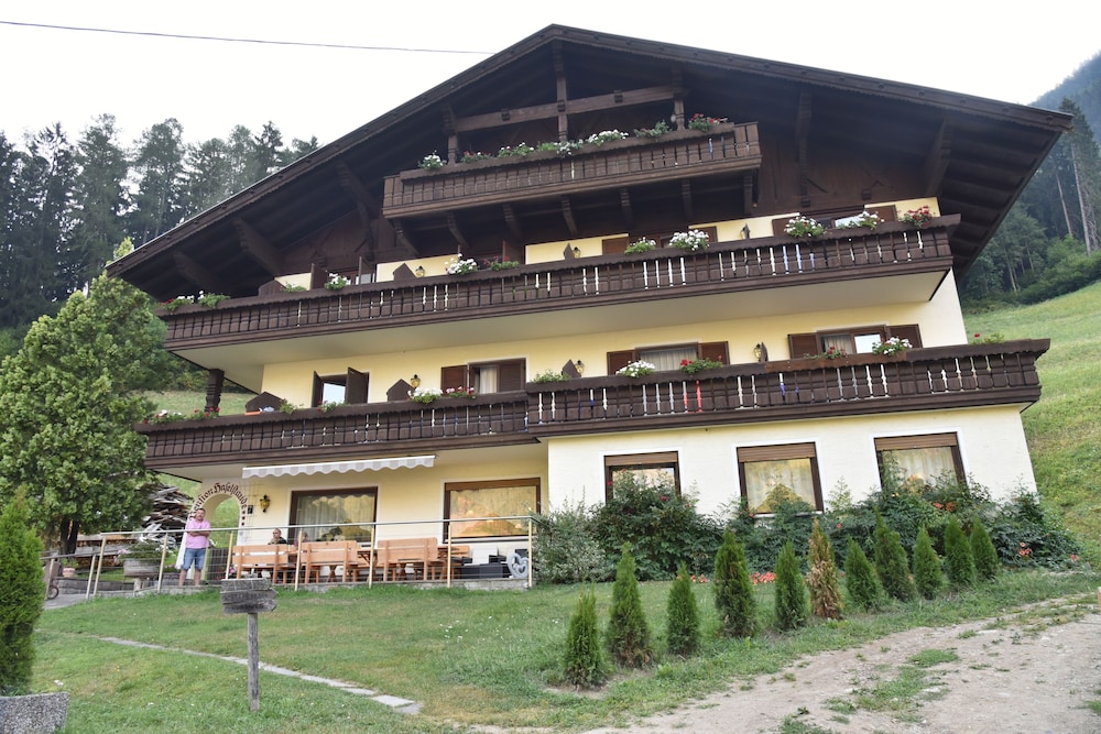 Gasthof Haselstaude 11261416 — San Leonardo In Passiria