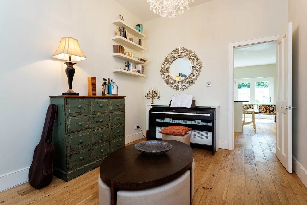 Veeve Wimbledon Retreat — 4-Star Luxury Hotel in London, United Kingdom