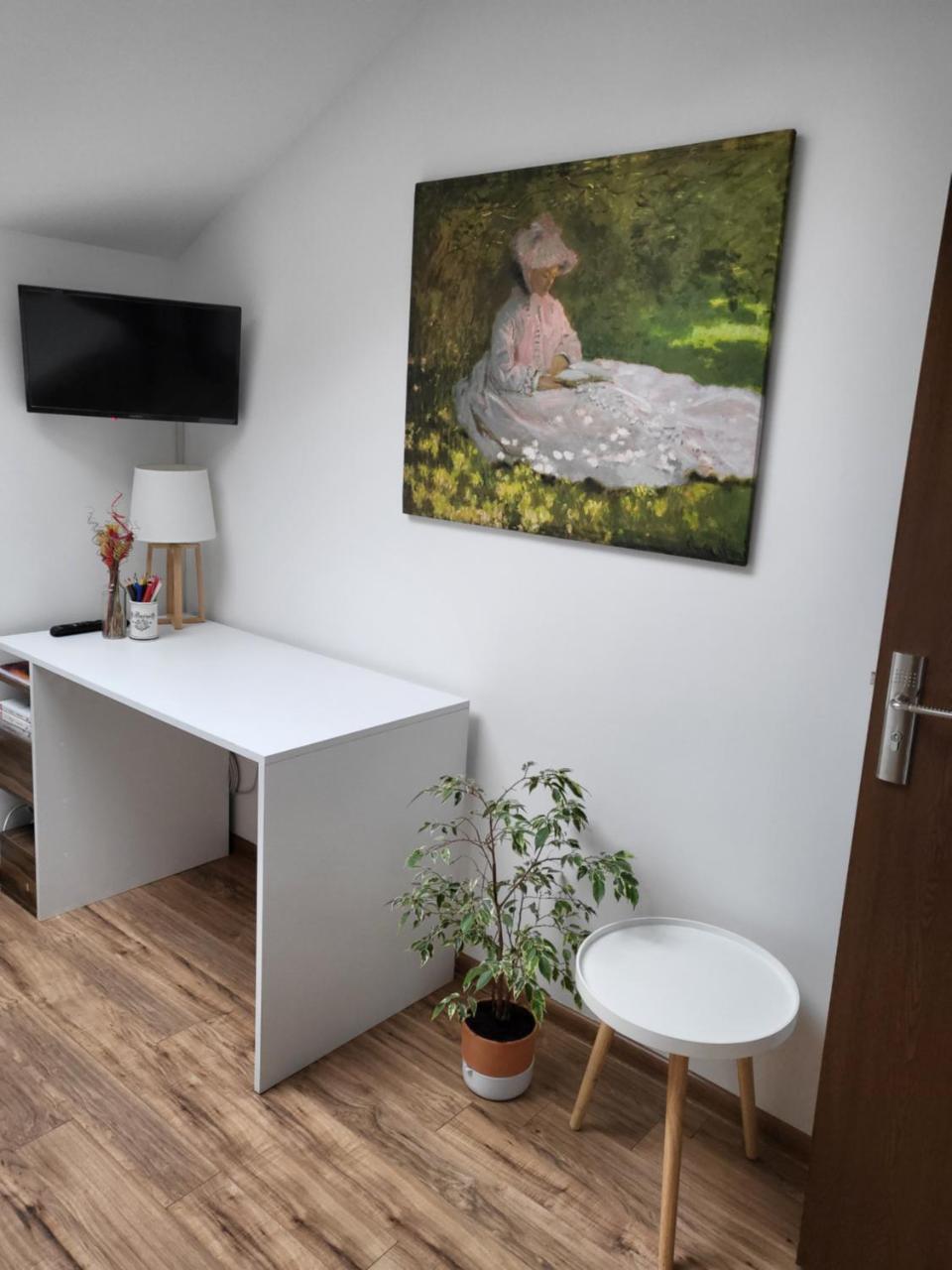 Art House — 4-Star Luxury Hotel in Floresti, Romania