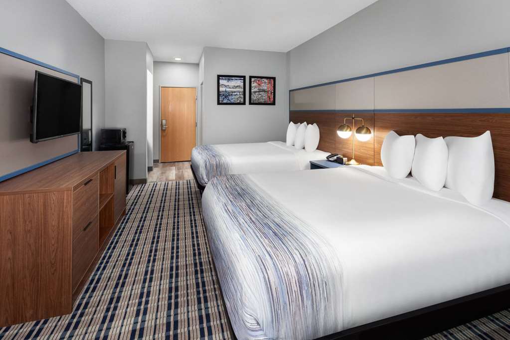 Super 8 by Wyndham Eagle River - photo 16