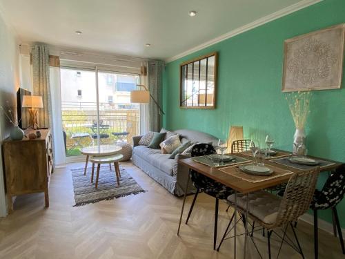 Chaleureux Deux Piece Coeur de Ville Avec Parking Prive in Cabourg, France