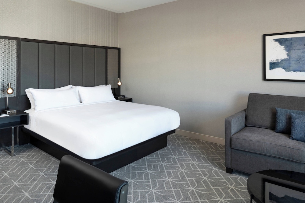 Renaissance by Marriott Boston Patriot Place Hotel - photo 8