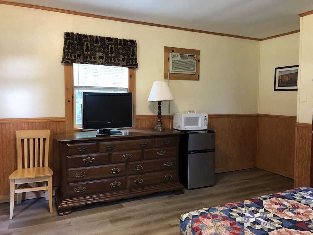 The Lake George Bear's Den - photo 12