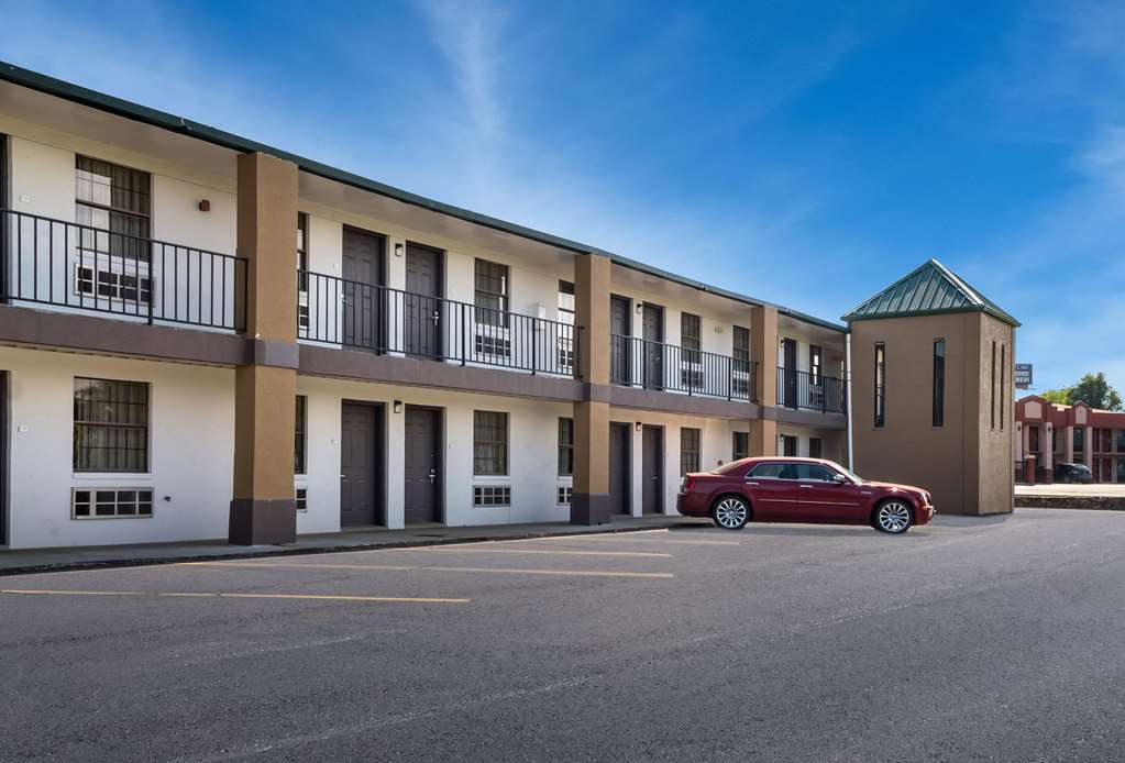 Econo Lodge Brownsville - photo 4