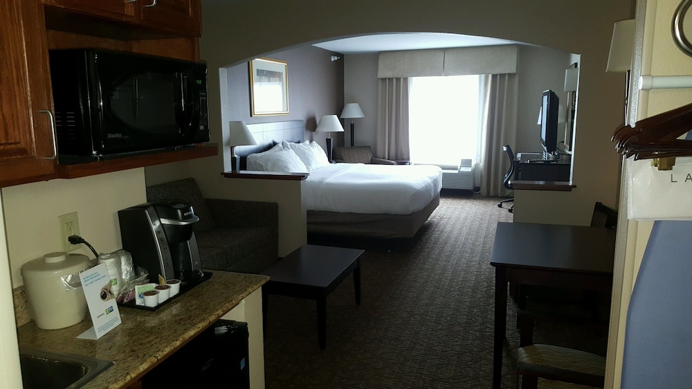 Holiday Inn Express Hotel & Suites Concordia by IHG - photo 14