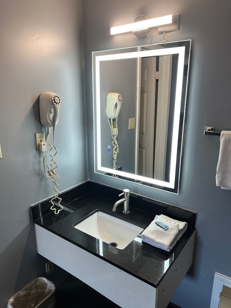 Executive Inn and Suites Jackson - photo 17