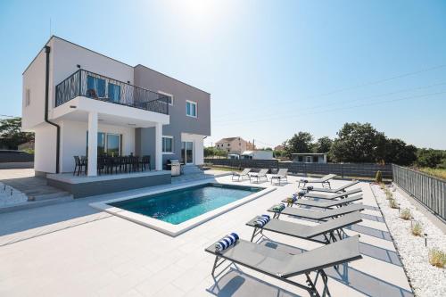 Peaceful IviCasa with private pool — hotel near Zadar Airport