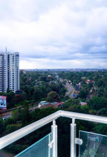 Trendy Serviced 1Br Retreat City Views