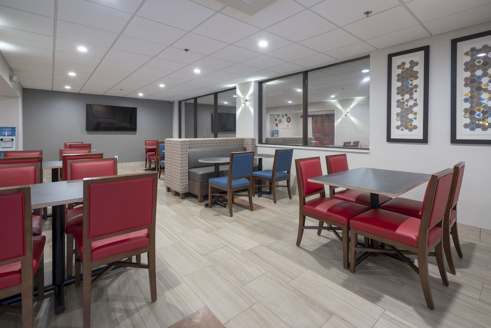 Holiday Inn Express Minneapolis Coon Rapids Blaine by IHG - photo 11