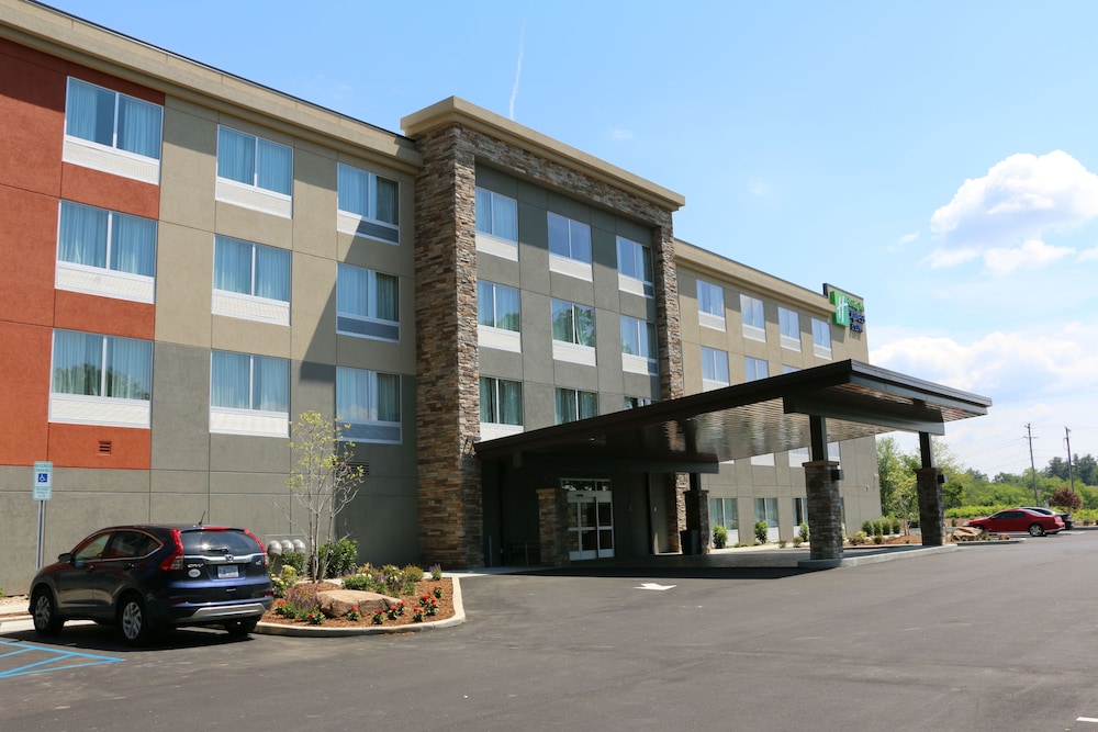 Holiday Inn Express & Suites Hendersonville SE Flat Rock by IHG - photo 30
