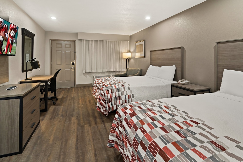 Red Roof Inn & Suites Irving DFW Airport South - photo 15