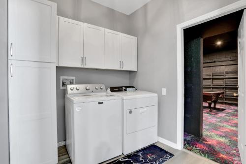 Themed Luxury 6BR Getaway with Resort Amenities - photo 16