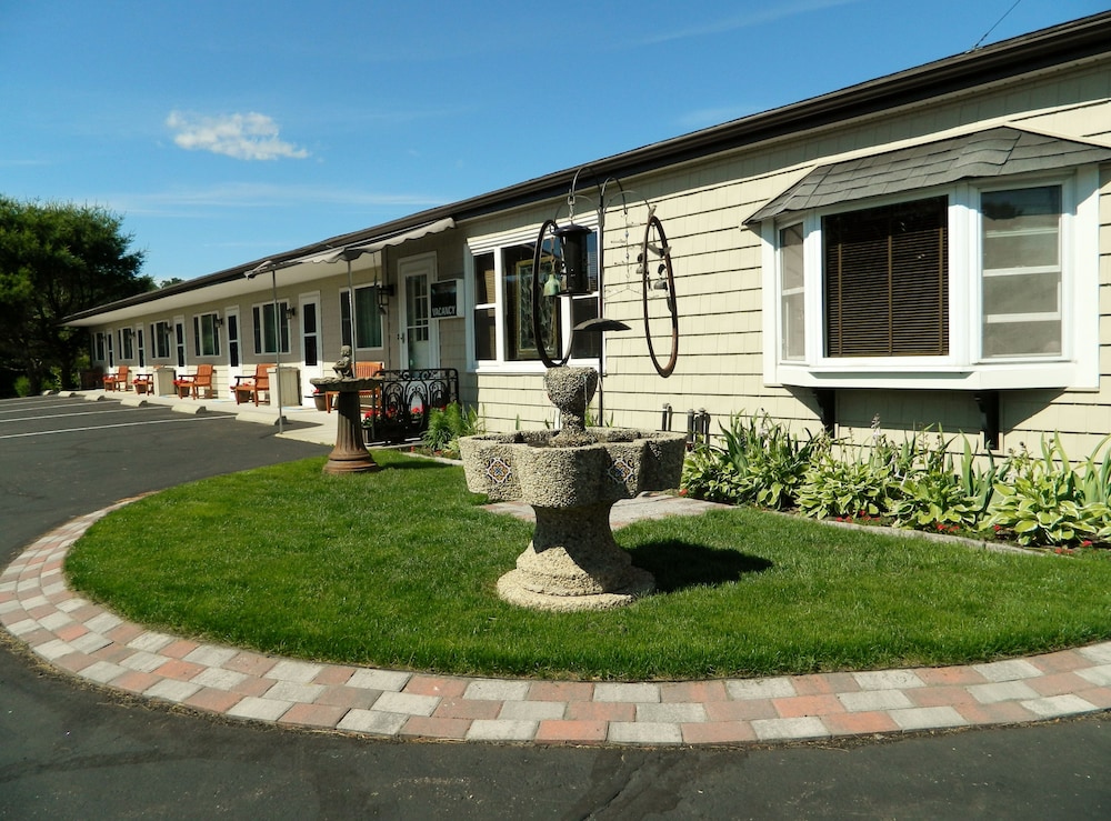Sleepy Time Motel in Auburn, United States