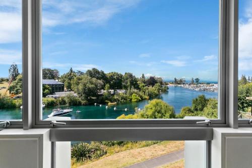 Riverside Apartment — 4-Star Luxury Hotel in Taupo, New Zealand