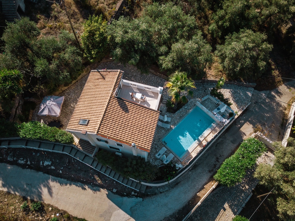 Villa Poseidon — 4-Star Luxury Hotel in Corfu, Greece