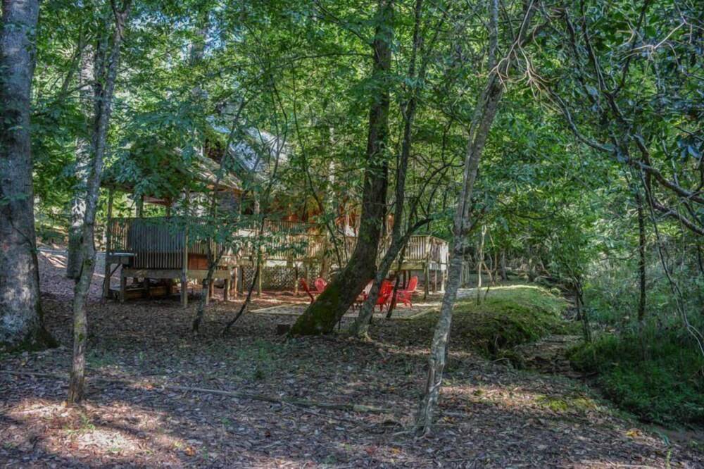 Harleys River Retreat Charming Cabin in Coosawattee River Resort Hot tub Ellijay - photo 15
