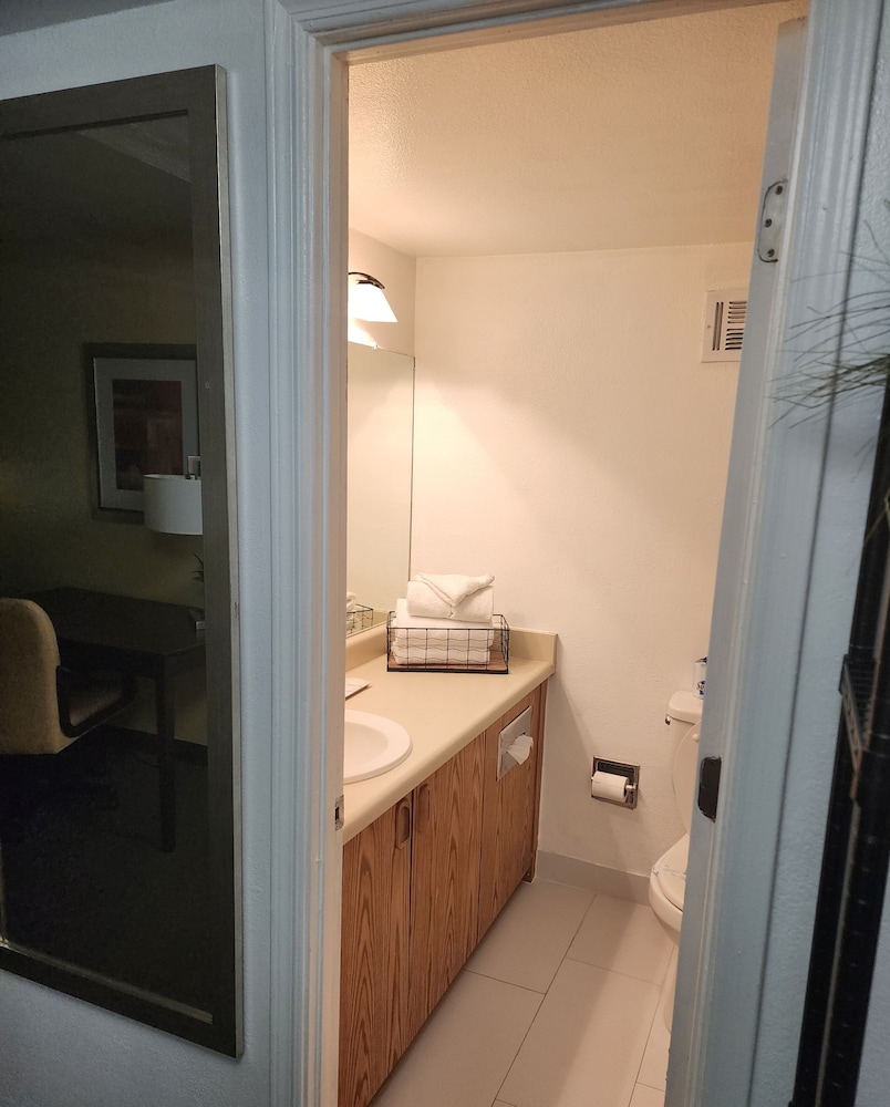 Mariposa Hotel - photo 20
