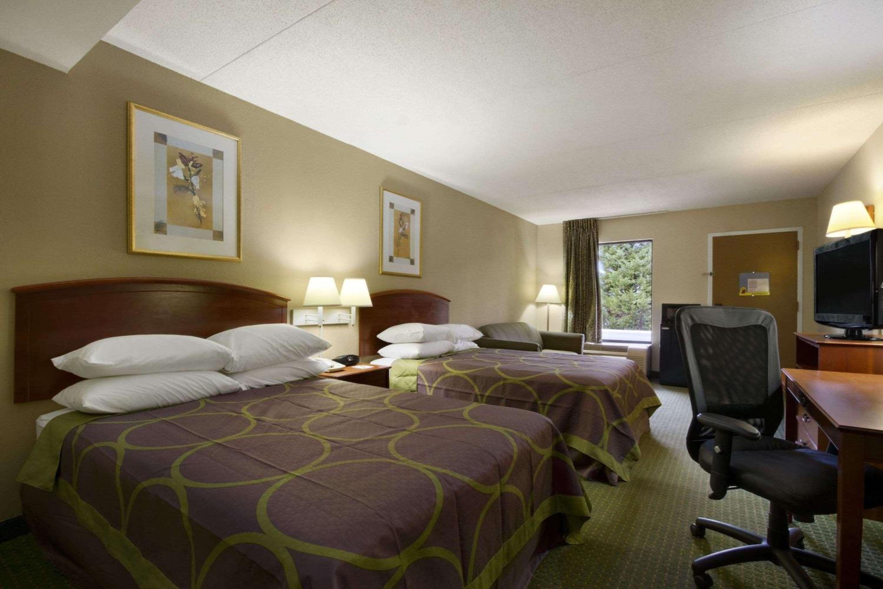 Super 8 by Wyndham Calhoun - photo 18