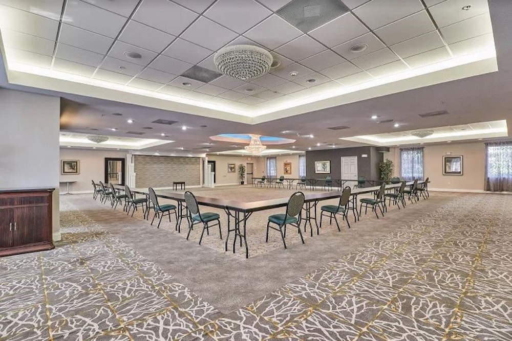 Holiday Inn Express Hotel & Suites Clearwater Us 19 N by IHG - photo 41