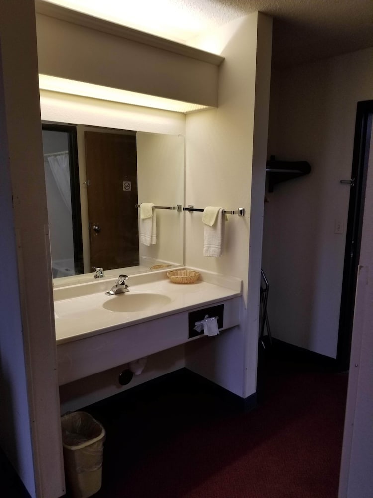 Bilmar Inn & Suites Dell Rapids Near Sioux Falls - photo 78
