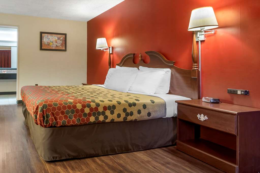 Econo Lodge Cortland Downtown - photo 13