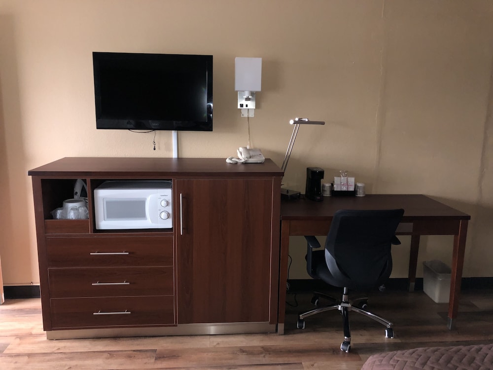 Knight's Inn Motel - photo 43