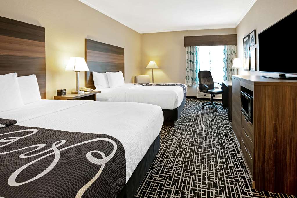 La Quinta Inn & Suites by Wyndham Garland Harbor Point - photo 25