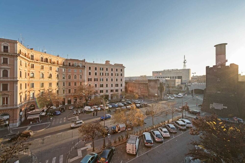 Retro Rooms Termini — 4-Star Luxury Hotel in Rome, Italy