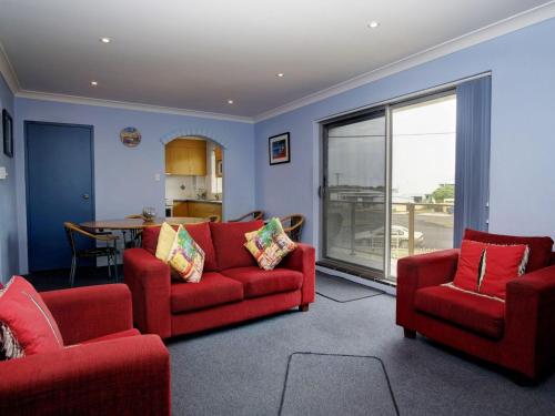 Anchorage 7 Beautifully Renovated Close to Rockpool — 4-Star Luxury Hotel in Tuncurry, Australia