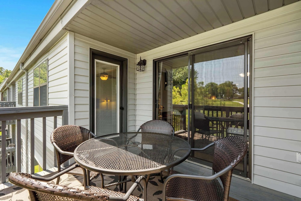 The Tee Shot Condo for 4 — 4-Star Luxury Hotel in Branson, United States