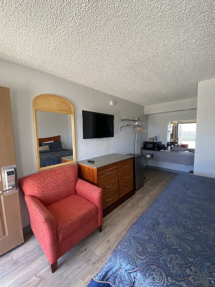 Colonial Inn - photo 19