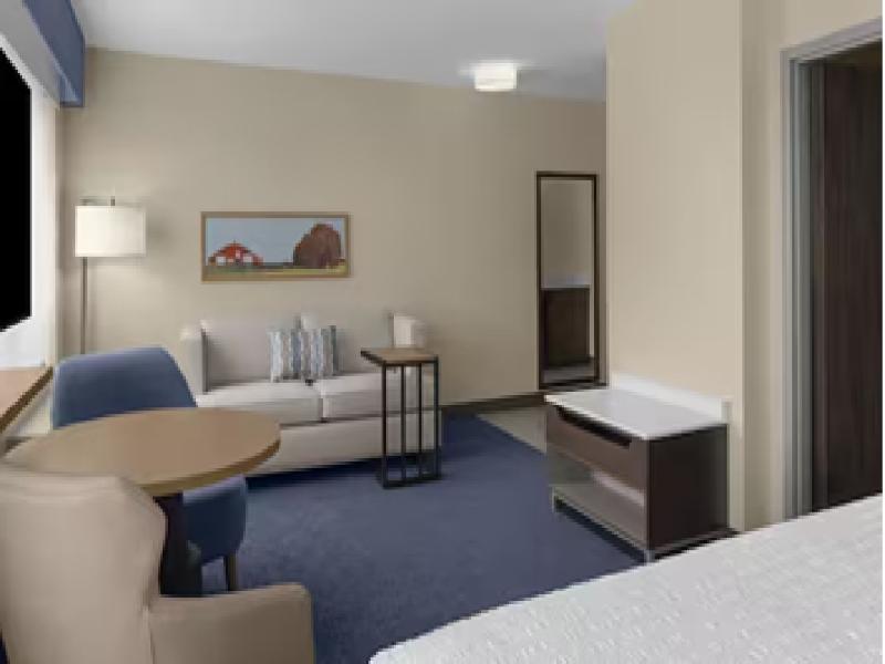 Hampton Inn & Suites By Hilton Long Island Farmingdale - photo 14