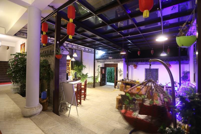 Dali Mountain Delights - carbon neutral hotel in Dali