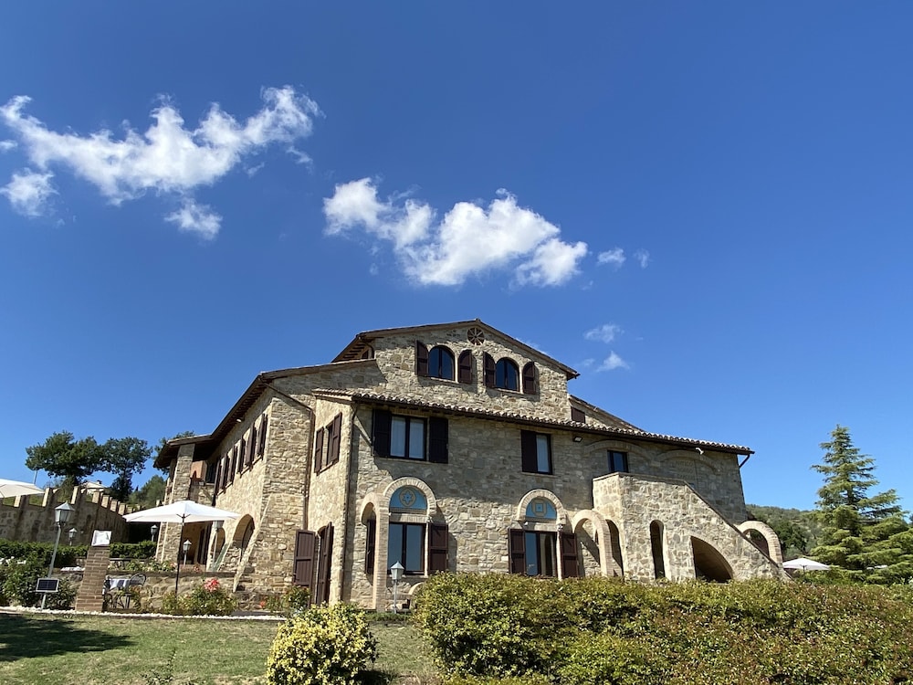 Antico Borgo Carceri Wellness — Bevagna