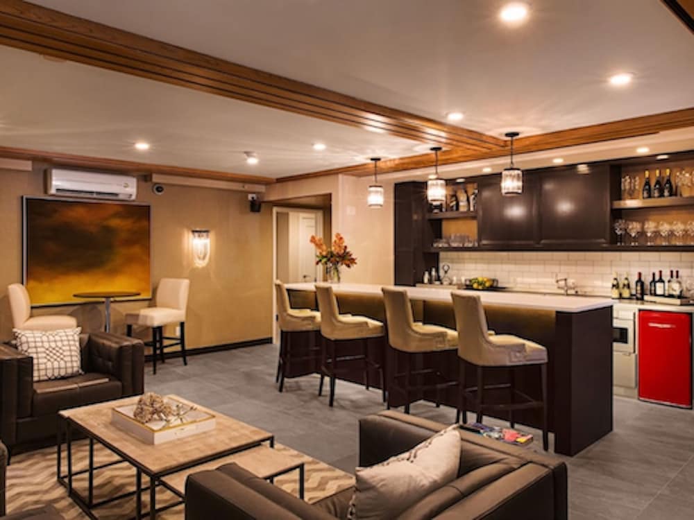 Knickerbocker Yacht Hotel - photo 2