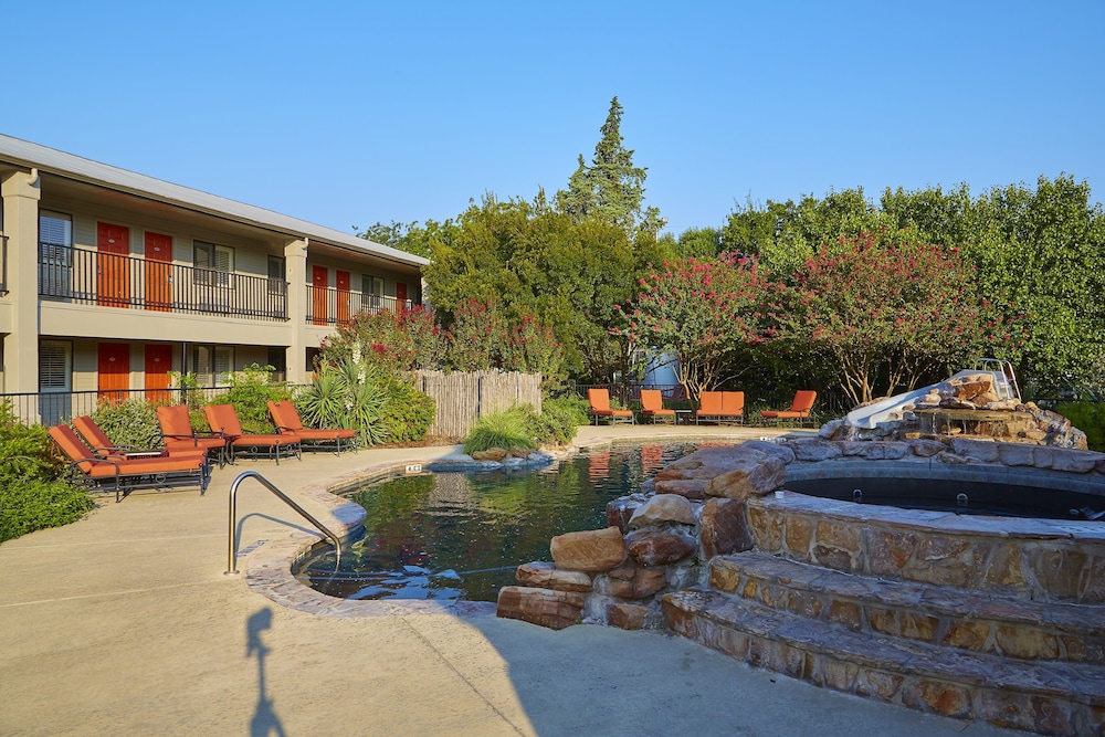 Fredericksburg Inn & Suites - photo 39
