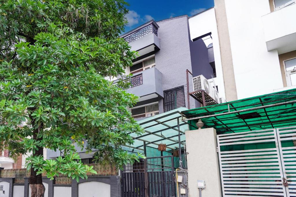 Capital O Bk House — 4-Star Luxury Hotel in Noida, India