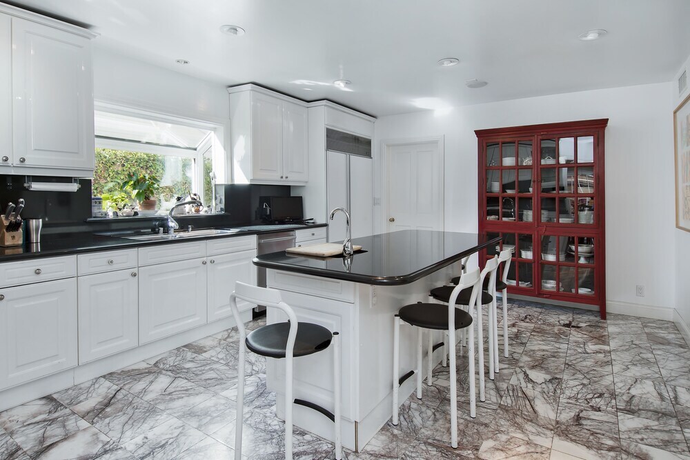 Hollywood Hills Upscale - photo 10