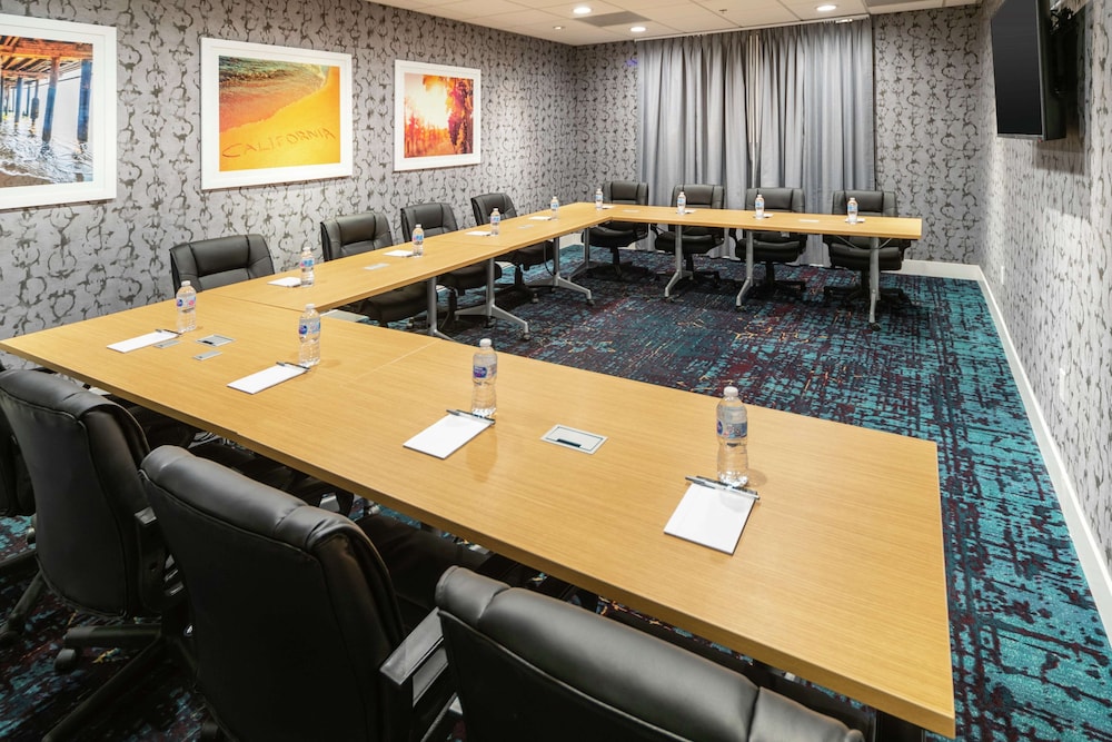 Hampton Inn & Suites Santa Maria - photo 32