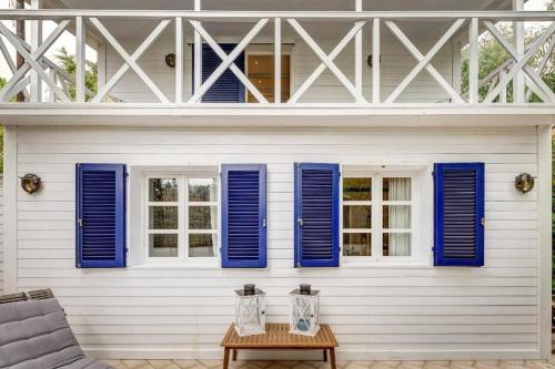 Onde blu in Marina Di Campo, Italy