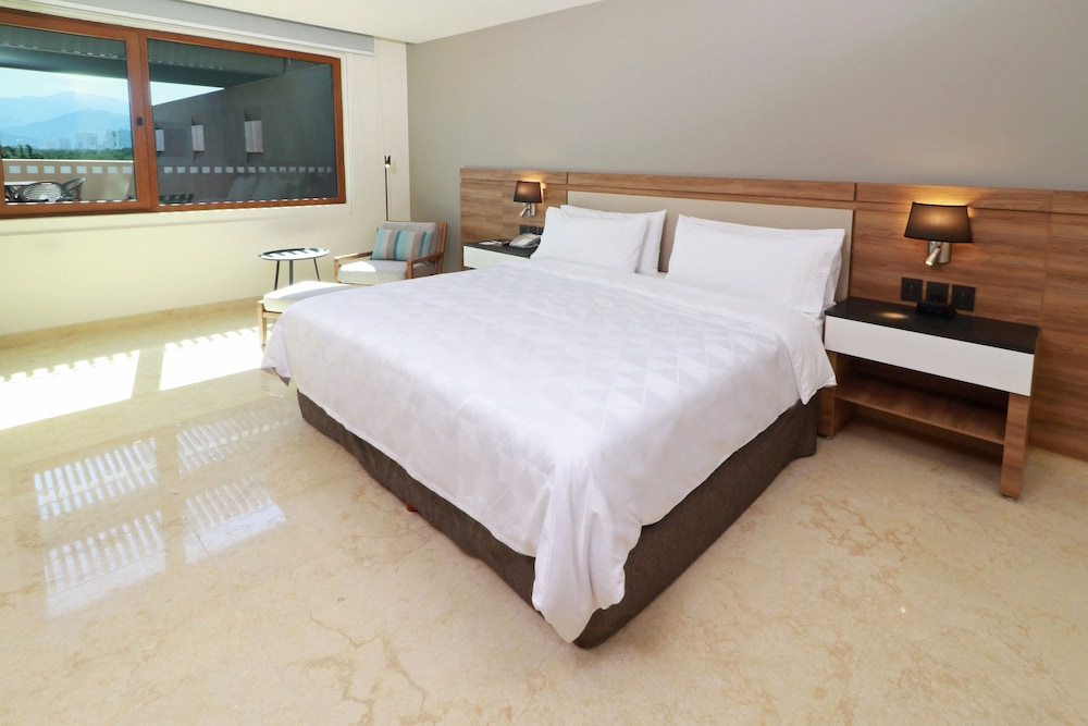 Holiday Inn & Suites Puerto Vallarta Marina & Golf by IHG