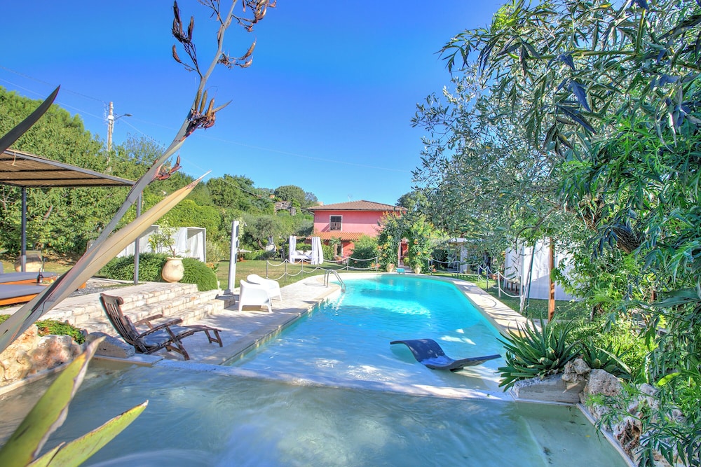 Casa Fra Gli Ulivi Chicca Blu — 4-Star Luxury Hotel in Ameglia, Italy