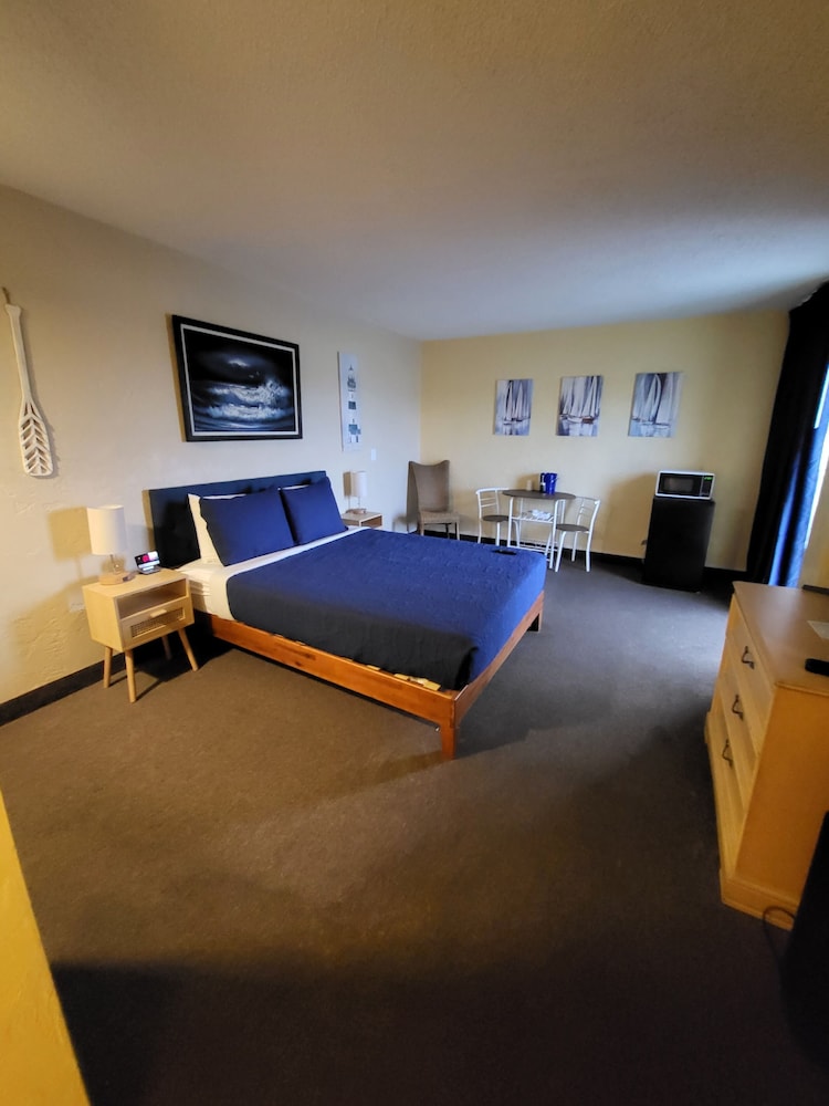 Beachside Hotel - photo 21