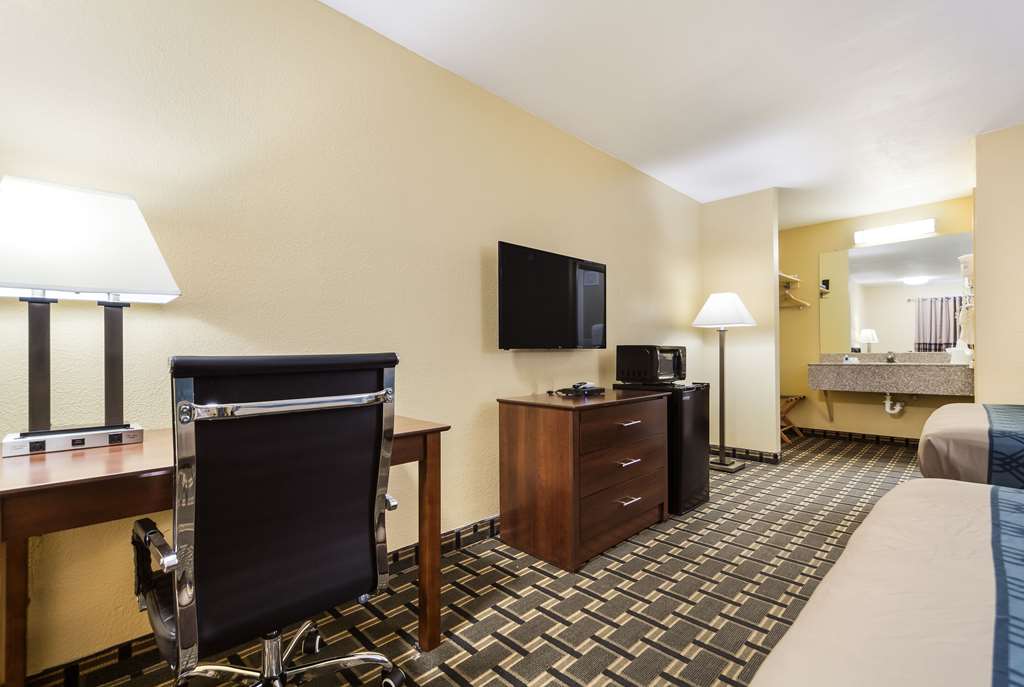 Rodeway Inn Lincoln West University Area - photo 20
